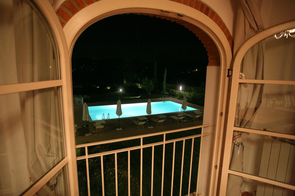 הוילה פיסטויה Alice Del Lago Country House מראה חיצוני תמונה